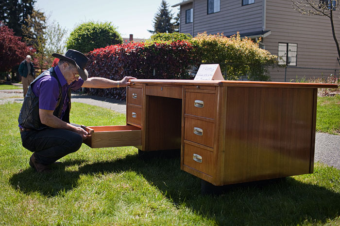 Paul considered strapping this free desk to the hood of his car but said his wife wouldn't have been happy.