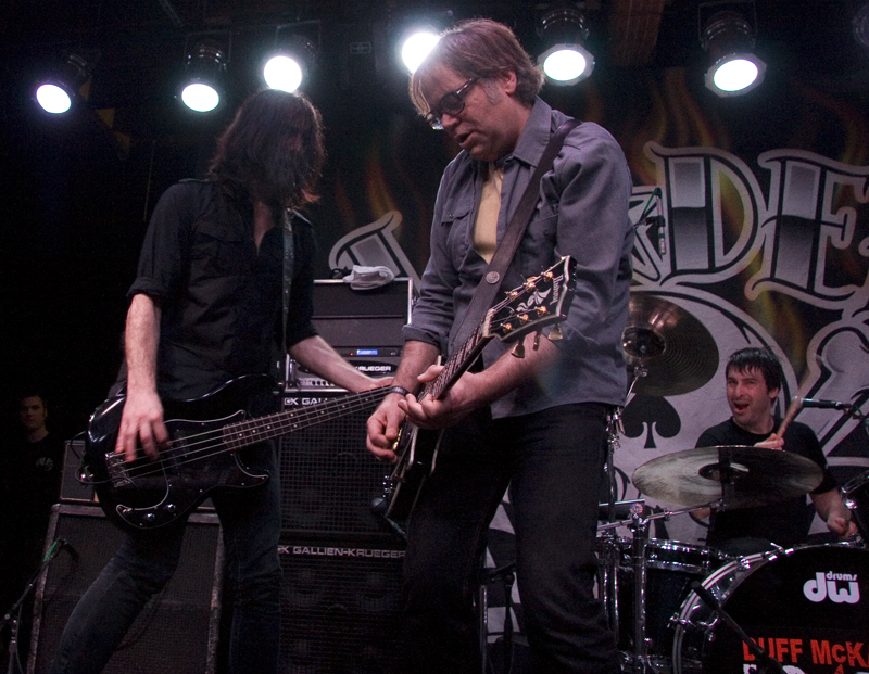 McKagan's old friend Kurt Bloch joined the band for several numbers including Prince's Purple Rain.