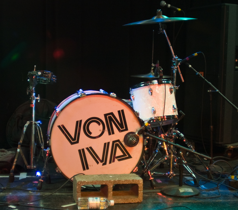 Awaiting the leading ladies...