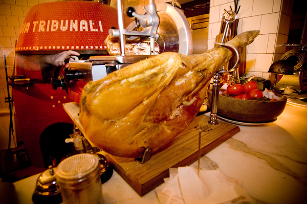 Via Tribunali Antica Pizzeria.