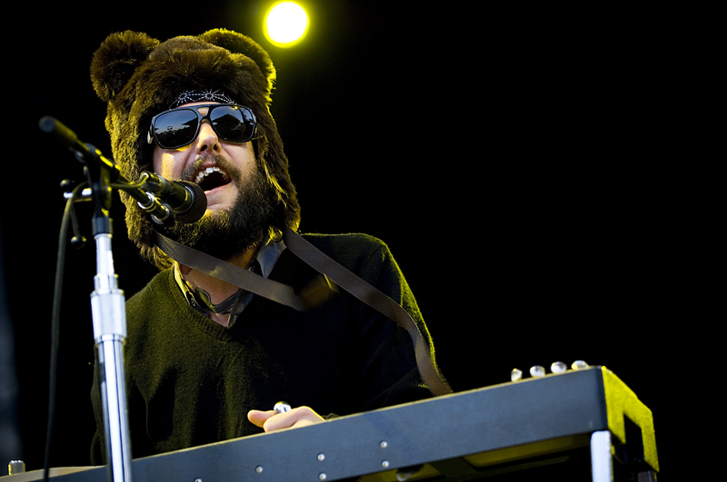 Bumbershoot Saturday Wrapup: Band of Horses frontman Ben Bridwell performed Bumbershoot '08 in costume!