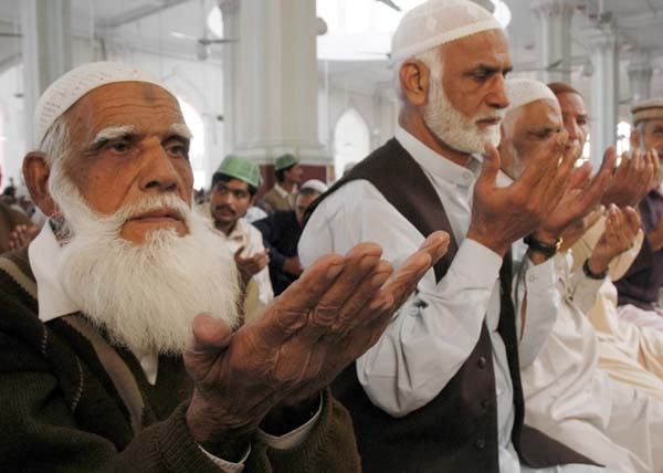 In every country from Greece to Pakistan adult men wear flourishing moustaches as soon as they are able and until they die, just as they are expected to wear pants, and many of the worldaE™s religions consider the beard an obligation for the observant men. Unfortunately this association with fundamentalism has discredited the beard over the years, so that clean-shaven faces have come to represent modernity and beards, by extension, to signify archaic and traditional ways.