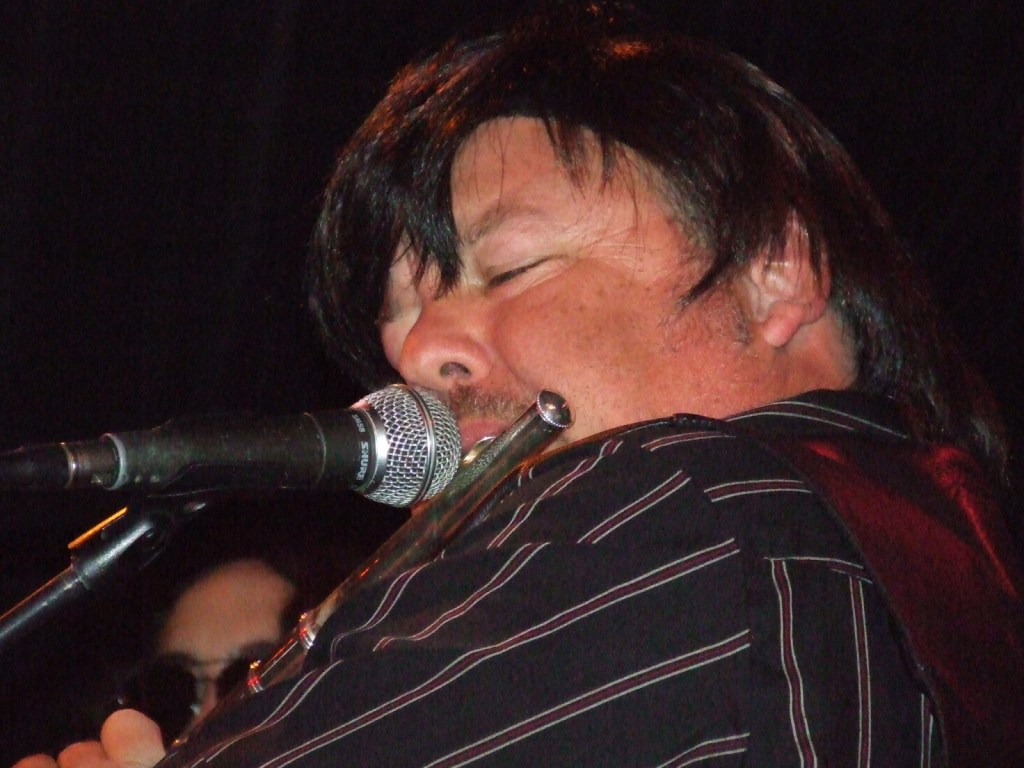 KG playing the steel pipe.