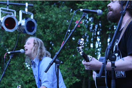 Live on Orcas: The Maldives, Tim Seely, Left Hand Smoke: The Maldives perform at the first DB Fest on Orcas Island.