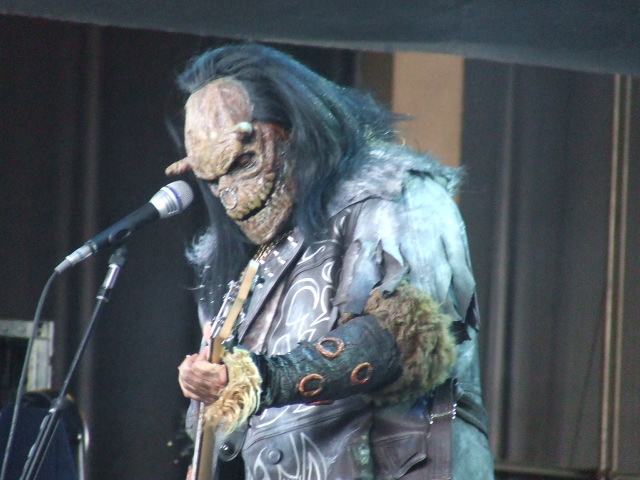 Ox, the Hellbull, on bass.