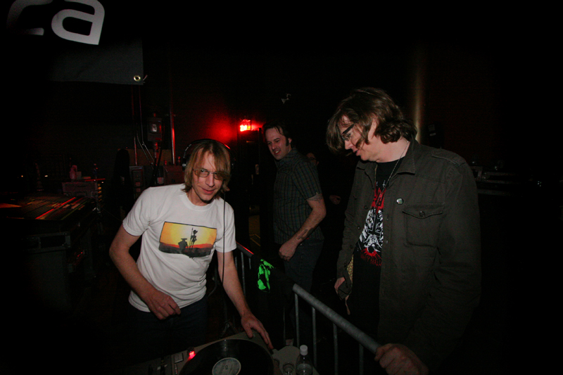 Mudhoney's Mark Arm (left), with Moore (right).