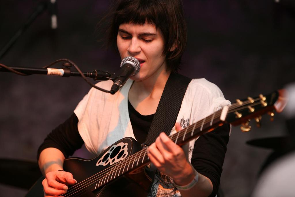 Kaki King at Club de Ville