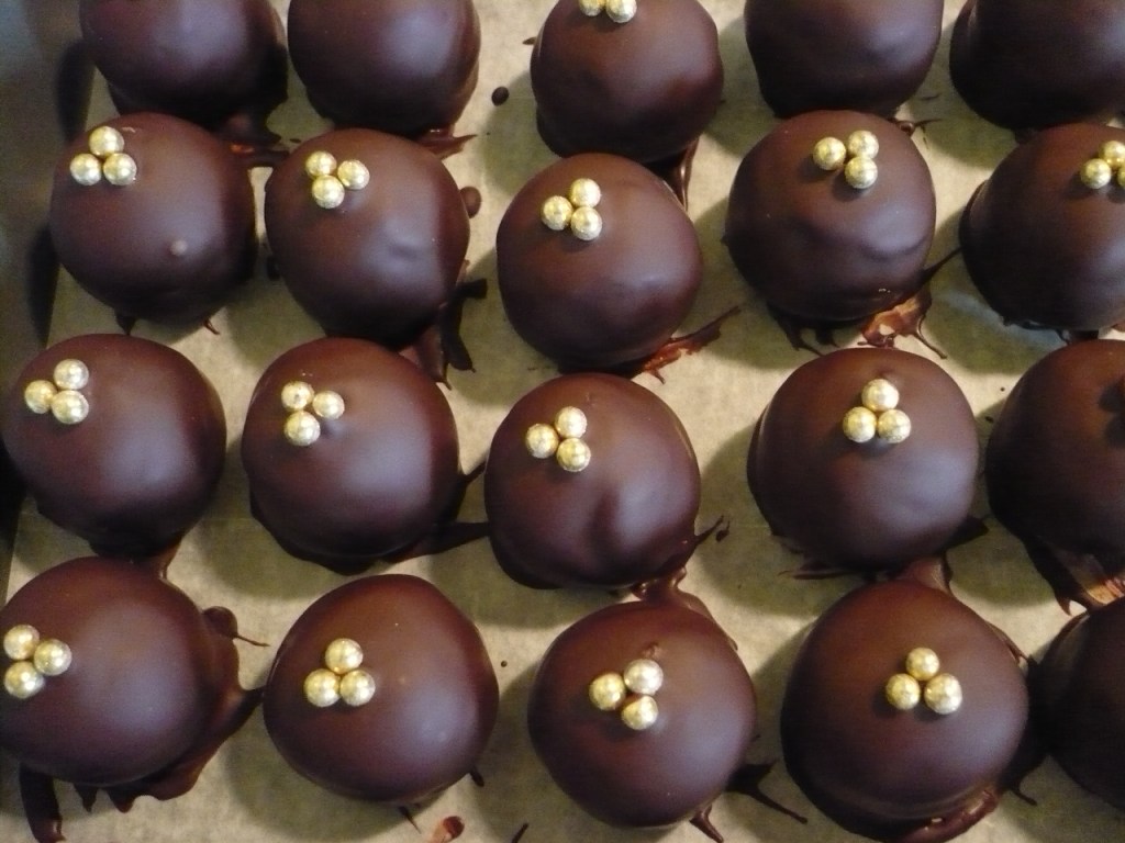 Sunday morning, Ballard Farmers Market: I sidle up to Trevani Truffles and