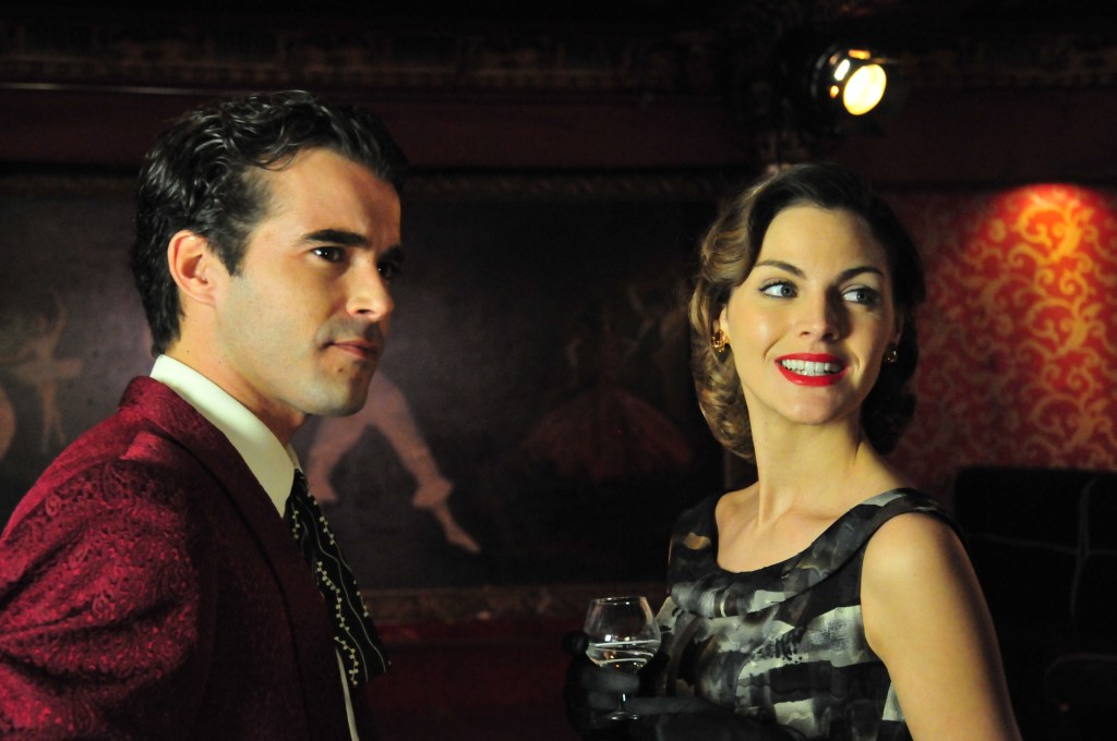 Nicolas Cabre and Amaia Salamanca in ¡Atraco!