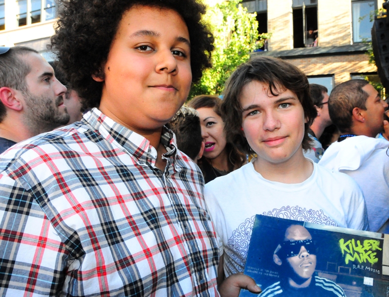 Fans with Killer Mike album.