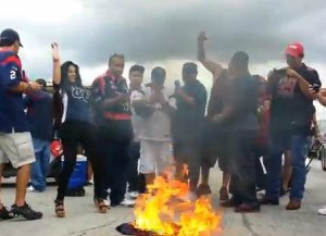 If anything, this video proves that Texans fans are only slightly better