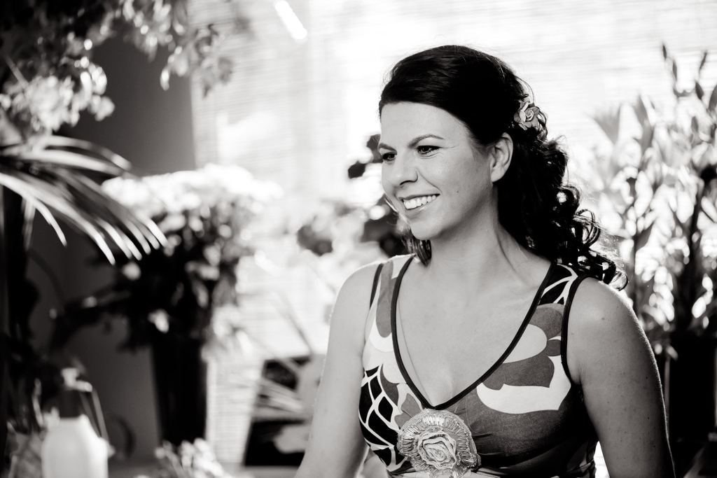 Geppi Cucciari as the village beauty in L’Arbitro.