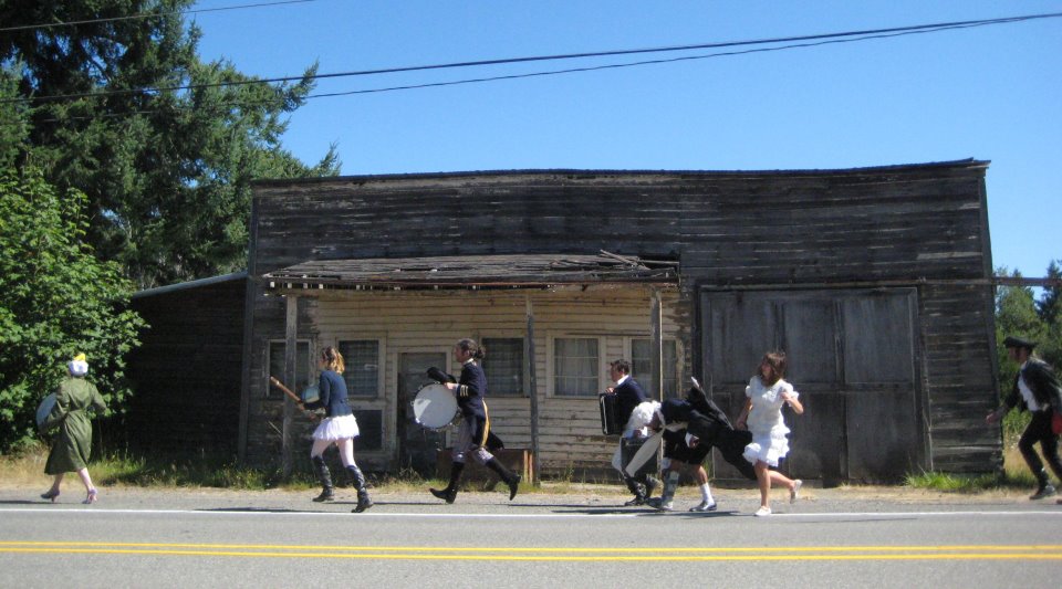 Hanson's performers out in the street.NWFF