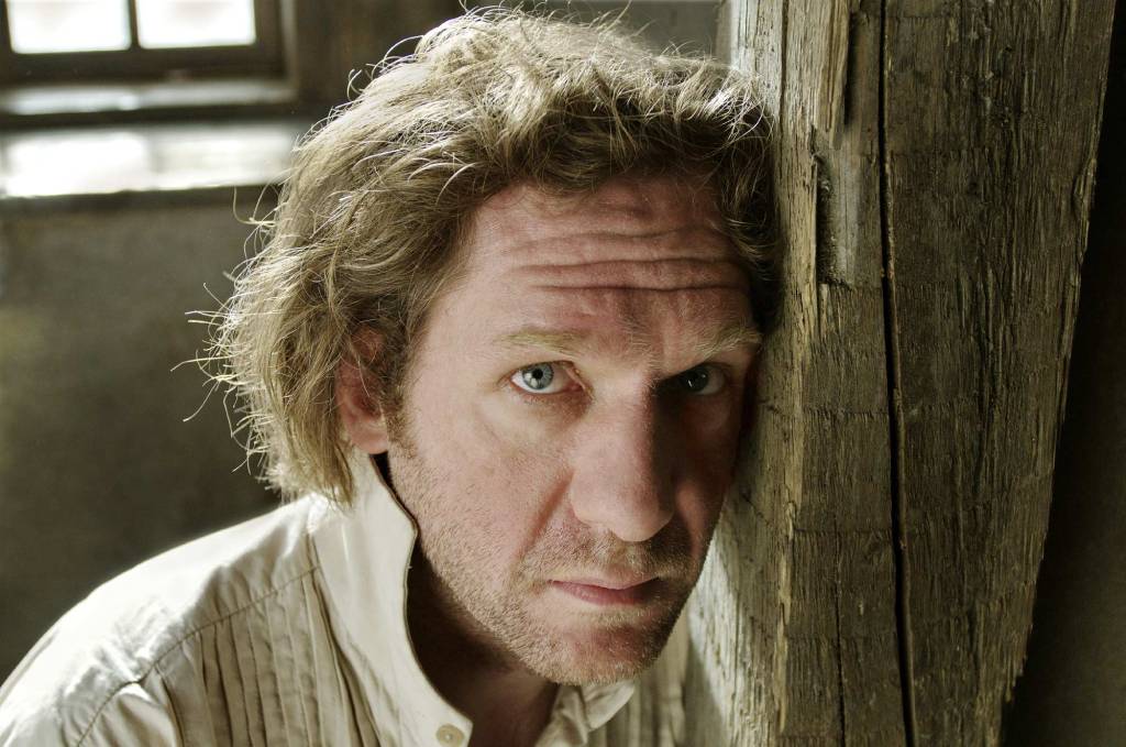 Zeiler as inquisitive surgeon.Leisure Time Features