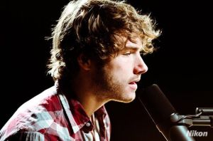 Singer/songwriter Jon McLaughlin has been delivering sweet songs with a pop-rock sensibility