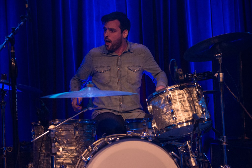 The music really started grooving and the normally quiet music fans of seattle started moving.