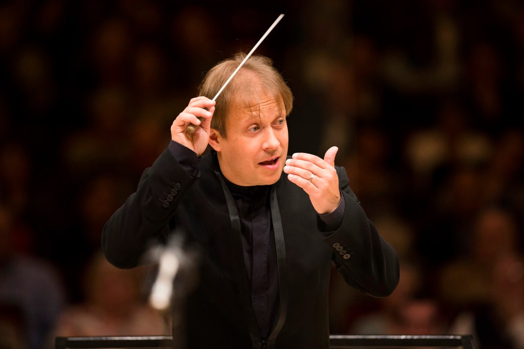 Ludovic Morlot leads his orchestra.