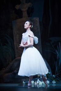 Nakamura dances her last Giselle.