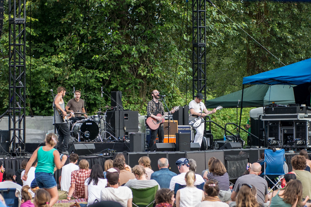 Rocky Votolato's band joined him to blast the goodness full-force out into the late afternoon.