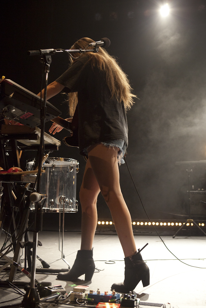 Haim rocks out but keeps the atmosphere fun and light. Photo by Anna Erickson
