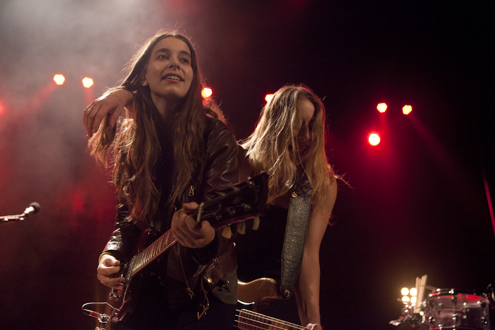 Haim rocks out but keeps the atmosphere fun and light. Photo by Anna Erickson