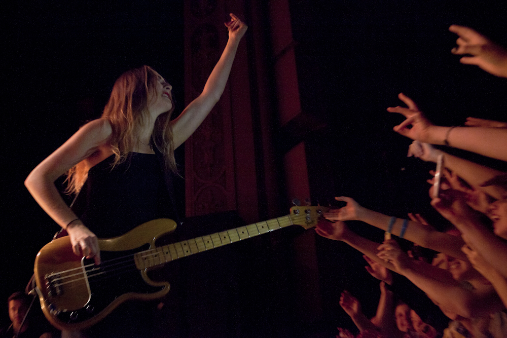 Haim rocks out but keeps the atmosphere fun and light. Photo by Anna Erickson
