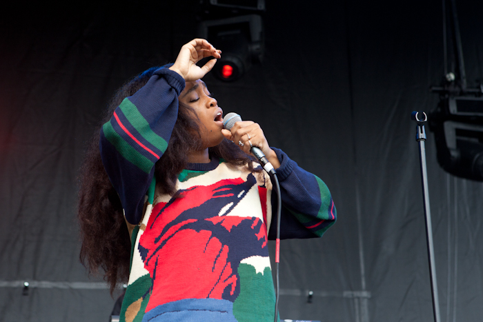 Sza showing us what she's made of as her voice carries over the crowd. Photo by Anna Erickson