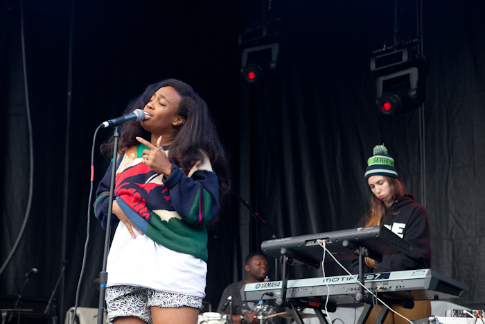 Sza showing us what she's made of as her voice carries over the crowd. Photo by Anna Erickson