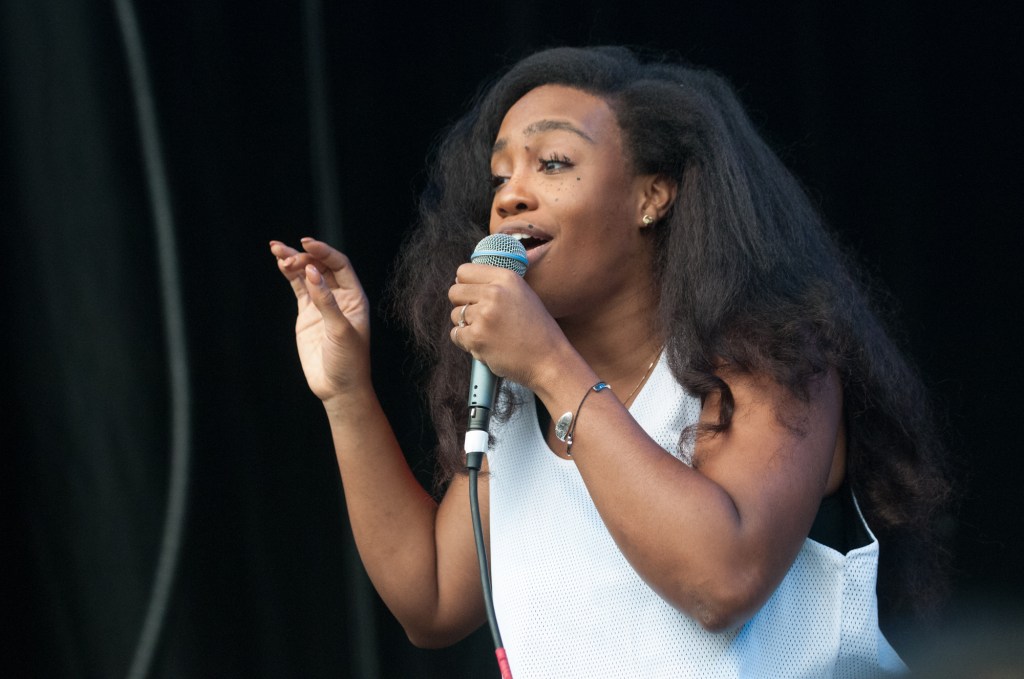Sza showing us what she's made of as her voice carries over the crowd. Photo by Morgen Schuler