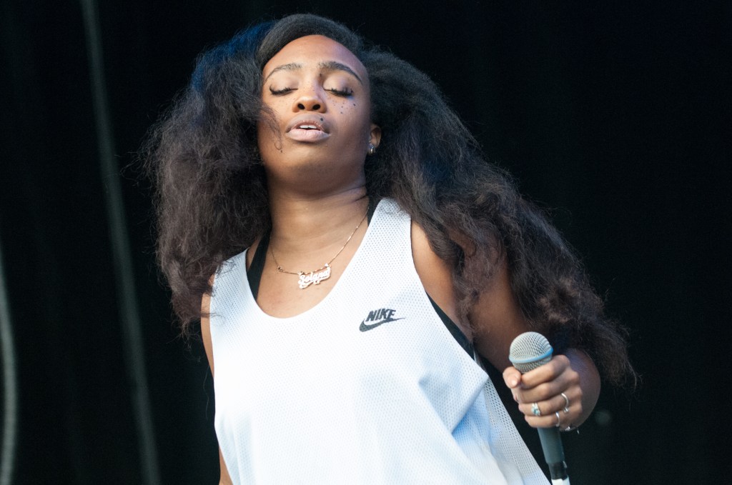 Sza showing us what she's made of as her voice carries over the crowd. Photo by Morgen Schuler
