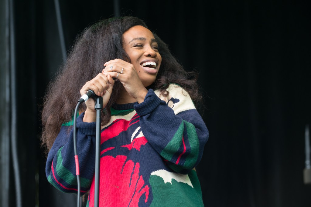 Sza showing us what she's made of as her voice carries over the crowd. Photo by Morgen Schuler