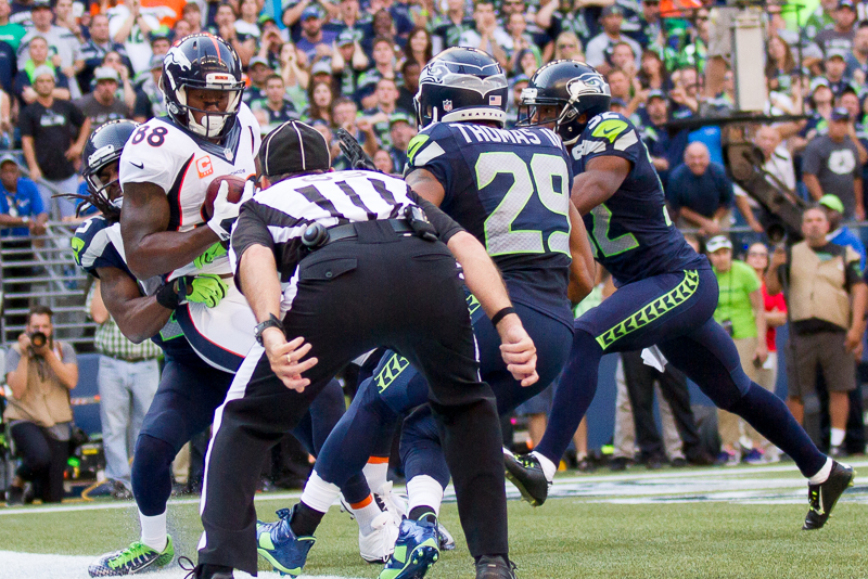 Demaryius Thomas drags two feet to complete the two-point conversion, tieing the game 20-20.