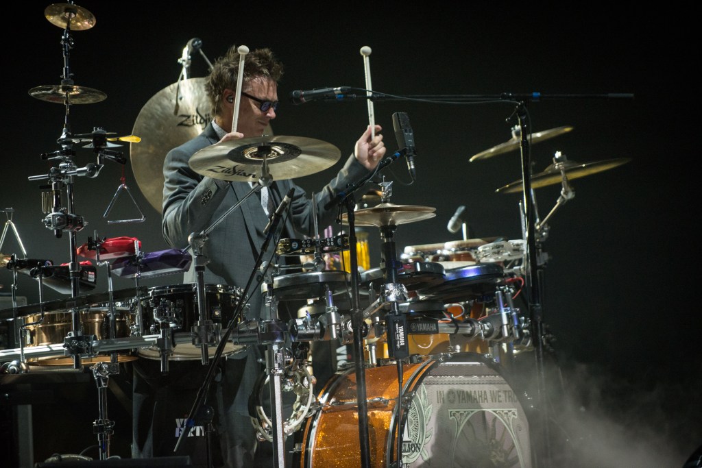 Elton John was as classy as ever stopping after each song to happily engage the fans and throw a smile.