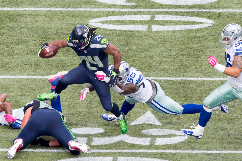 Marshawn Lynch completes a five yard carry in the first quarter.