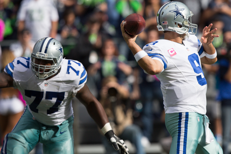 Dallas quarterback Tony Romo throws a pass in the second quarter.