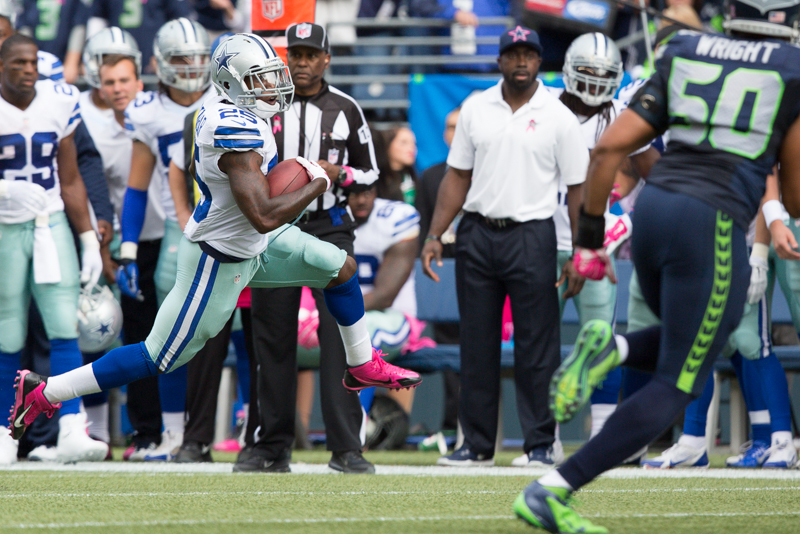 Dallas running back Lance Dunbar runs for a gain in the second quarter.