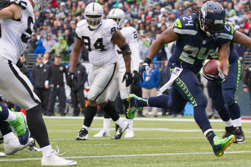 Marshawn Lynch scores a touchdown on a 5 yard run in the second quarter.