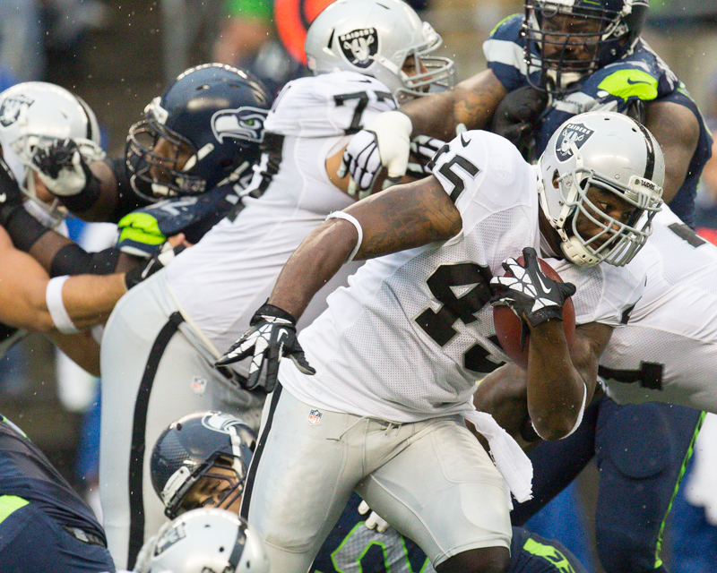 Raiders' fullback Marcel Reece breaks free of the pack on a 10 yard run in the third quarter.