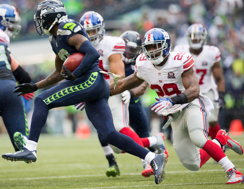 Seattle receiver Paul Richardson is chased down by Giants' defenders on a kick off in the first quarter.