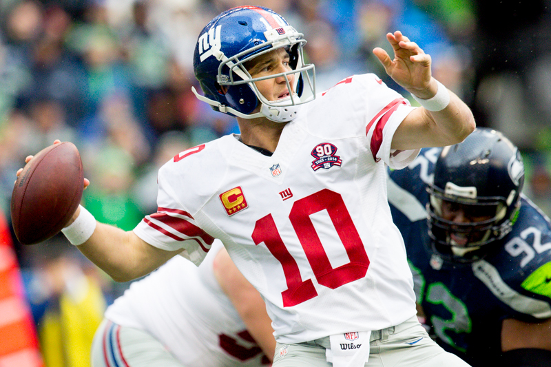 Giants quarterback Eli Manning throws a pass in the second quarter.