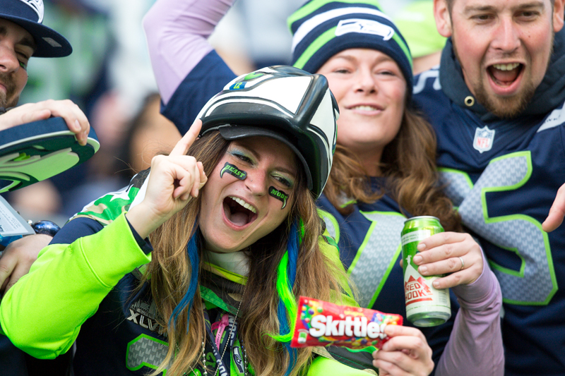Fans cheer in the first quarter.