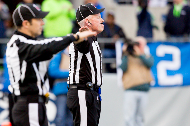 Referees judge a 49-yard Arizona field goal attempt no good in the first quarter.