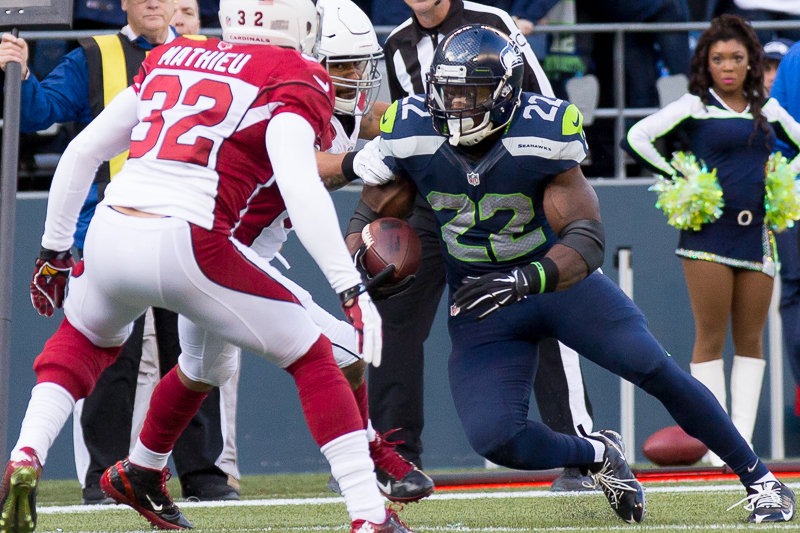Seattle runningback Robert Turbin cuts into an Arizona defender during a 9-yard run in the second quarter.