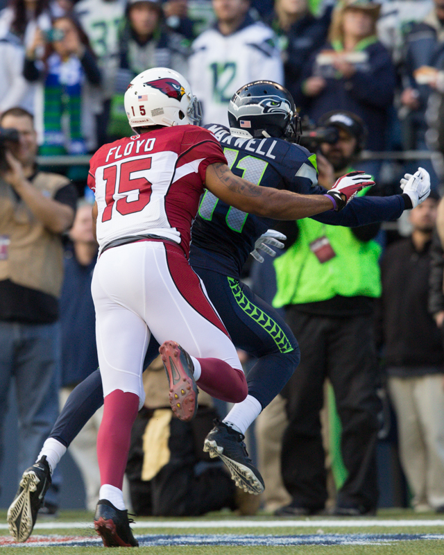 Seahawks' Byron Maxwell breaks up an end-zone pass intended for Arizona receiver Michael Floyd in the second quarter.
