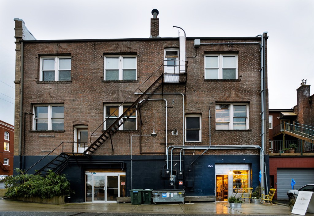 Tide Lines alley storefront.