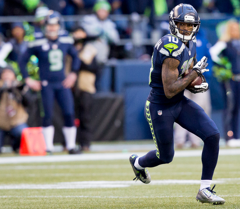 Receiver Paul Richardson, who led the Hawks in receiving yards, turns to work upfield after a catch in the third quarter.
