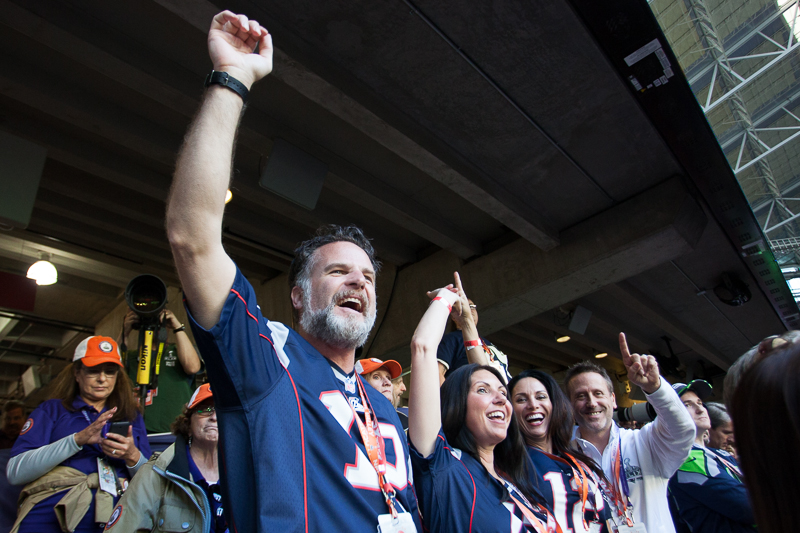 New England fans cheer as their team takes an early lead.