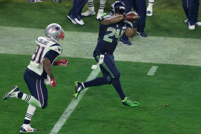 Marshawn Lynch catches a deep pass on the game's final drive.