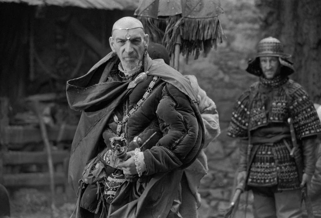 A typical village scene on planet Arkanar.