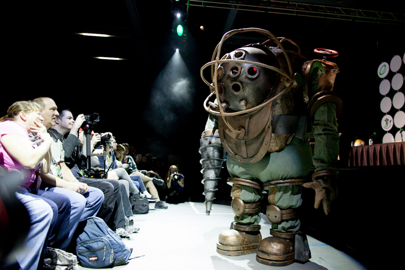 Bioshock poses for the audience.